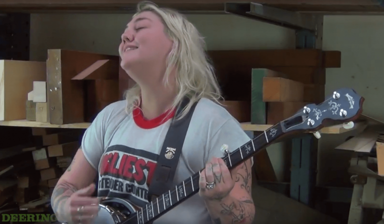 article: Deering Woodroom Sessions | Elle King