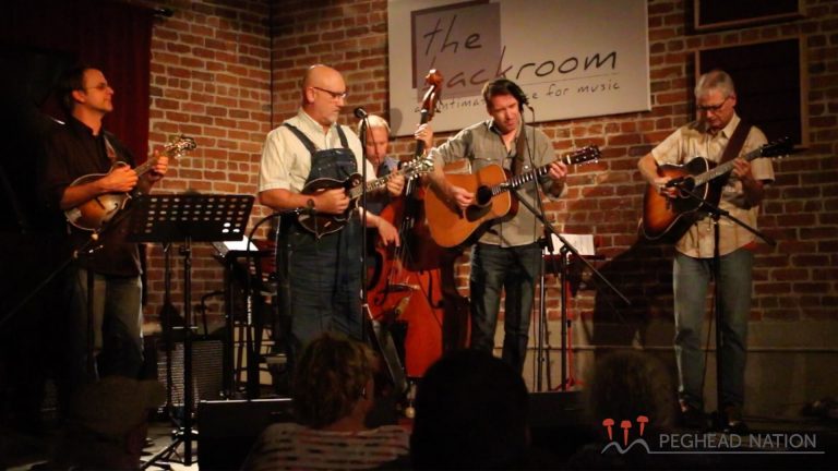 video: Mike Compton with the Matt Flinner Trio and Scott Nygaard: “Sittin’ On Top of the World”