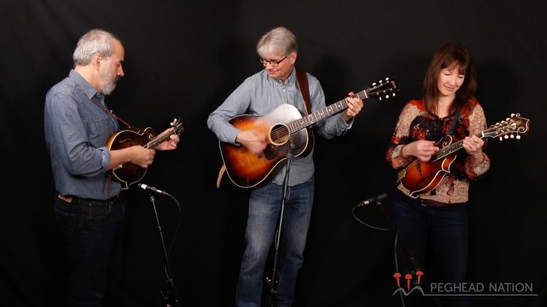 video: John Reischman, Sharon Gilchrist, and Scott Nygaard: “Midnight on the Water”