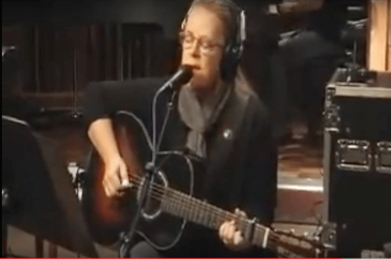 article: Mary Chapin Carpenter, "I Have a Need for Solitude"